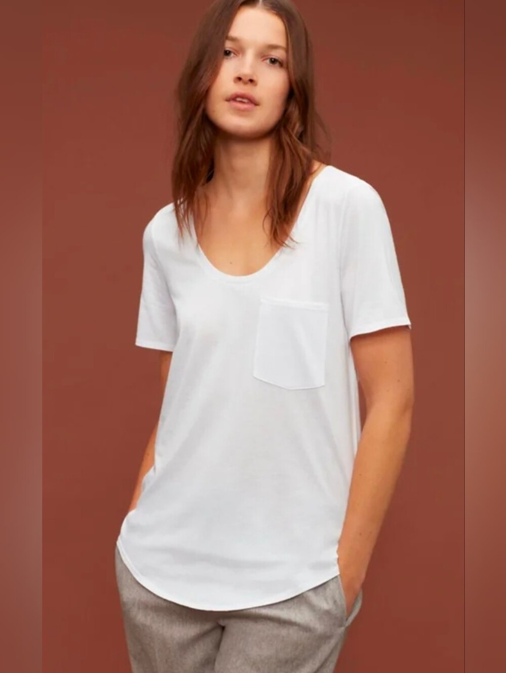 Aritzia The Group by Babaton White Pocket T-Shirt Scoop Neck Curved Hem Med